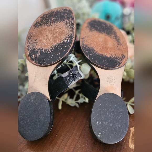 EUC Robert Clergerie 7.5NB black suede and beaded mesh low heeled sandals - Picture 3 of 8